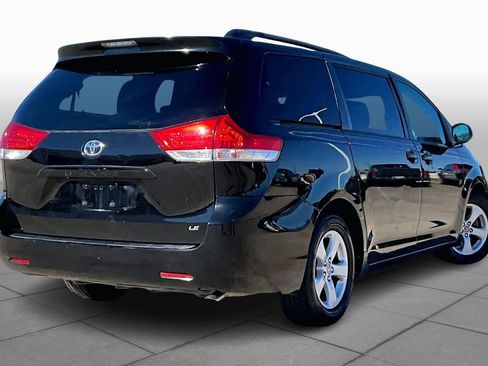 Used 2011 Toyota Sienna LE image 13