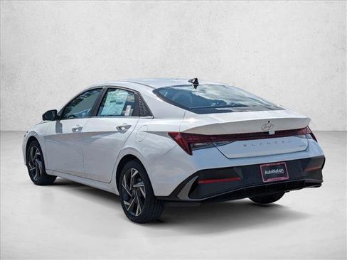 Used 2024 Hyundai Elantra Limited image 9