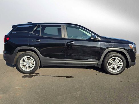 Used 2024 GMC Terrain SLE image 2