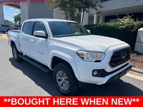 Used 2019 Toyota Tacoma SR5 RWD image 2