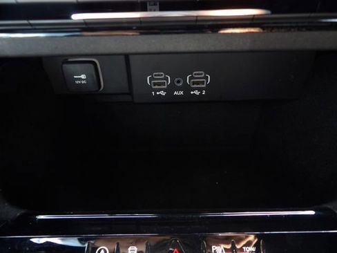 Used 2024 Jeep Wagoneer 4WD w/ Premium Group I image 32
