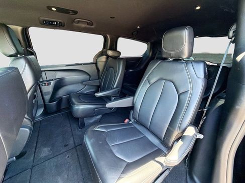 Used 2025 Chrysler Pacifica Select FWD image 23