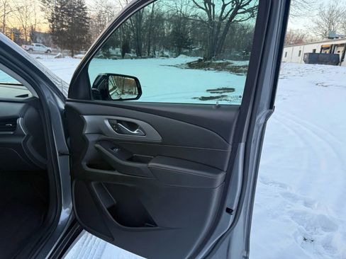 Used 2020 Chevrolet Traverse LS image 32