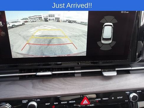 Used 2024 Kia Carnival EX FWD image 20