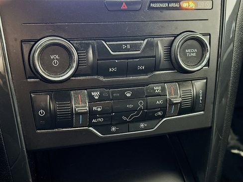 Used 2018 Ford Explorer XLT w/ Equipment Group 201A FWD image 15