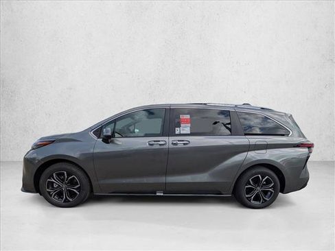 New 2026 Toyota Sienna Platinum image 5