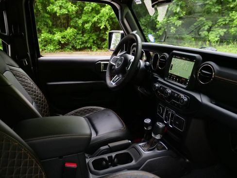 Used 2023 Jeep Gladiator Overland AWD/4WD image 39