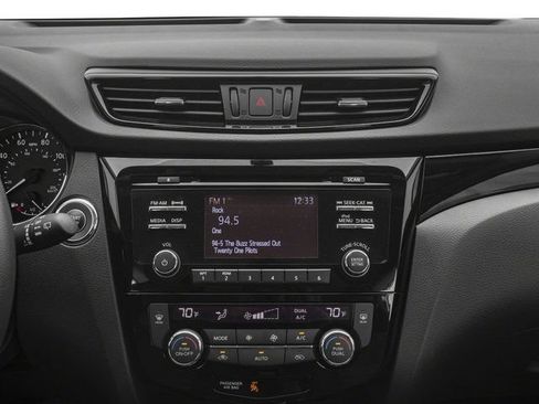 Used 2018 Nissan Rogue Sport SV FWD image 13