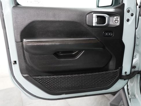 Used 2024 Jeep Wrangler Unlimited Sahara AWD/4WD image 15
