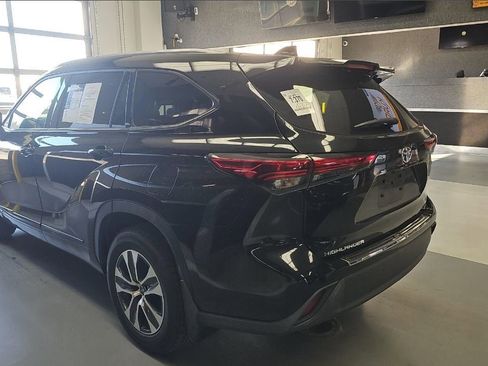 Used 2022 Toyota Highlander XLE w/ Protection Package #3 (TMS) image 6