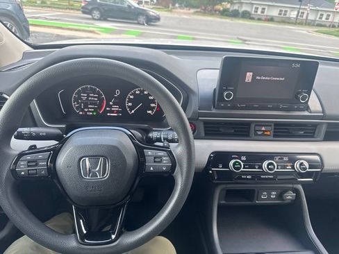 Used 2023 Honda Pilot LX image 14