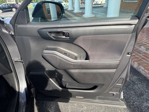 Used 2020 Toyota Highlander LE image 51