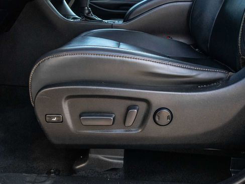 Certified 2019 Toyota Highlander XLE FWD image 18
