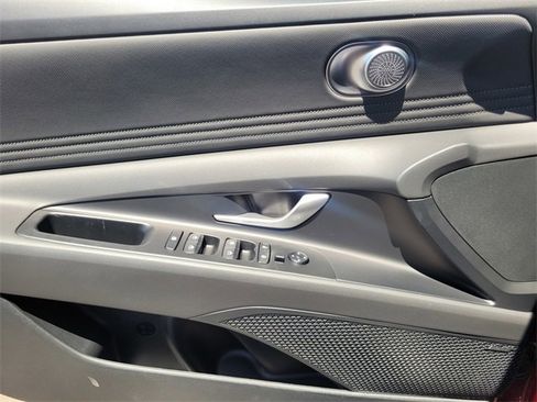 New 2025 Hyundai Elantra Limited image 16