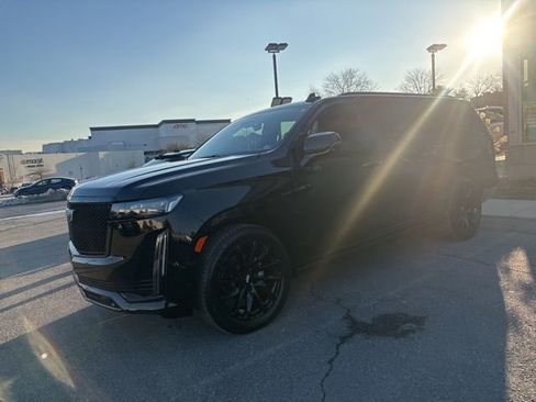 Used 2023 Cadillac Escalade ESV Sport Platinum w/ LPO, ONYX Package image 2