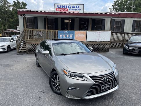Used 2017 Lexus ES 350 w/ Luxury Package FWD image 1