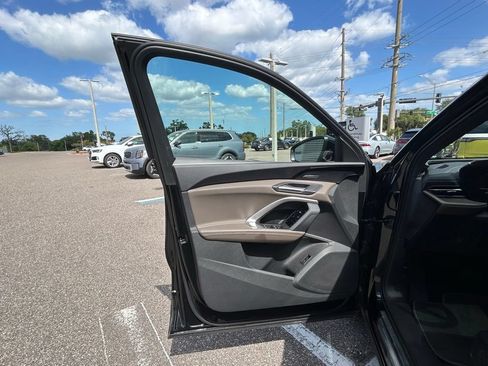 Used 2025 Audi Q5 Premium Plus w/ Premium Plus AWD/4WD image 65