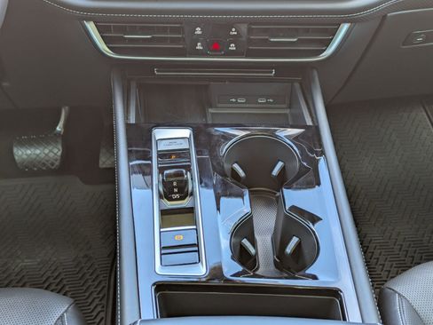 Used 2024 Volkswagen Atlas SEL image 19