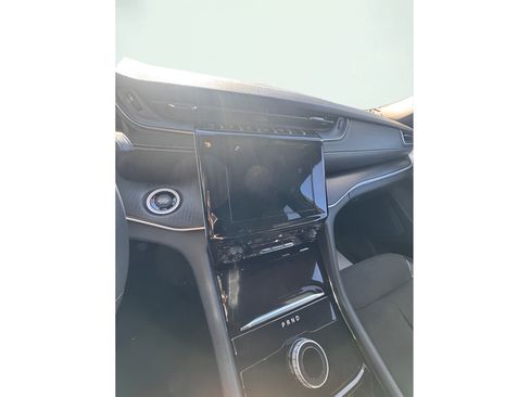Used 2023 Jeep Grand Cherokee Altitude AWD/4WD image 11