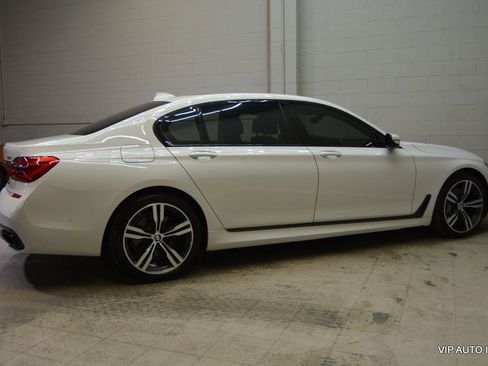 Used 2017 BMW 750i xDrive AWD/4WD image 32