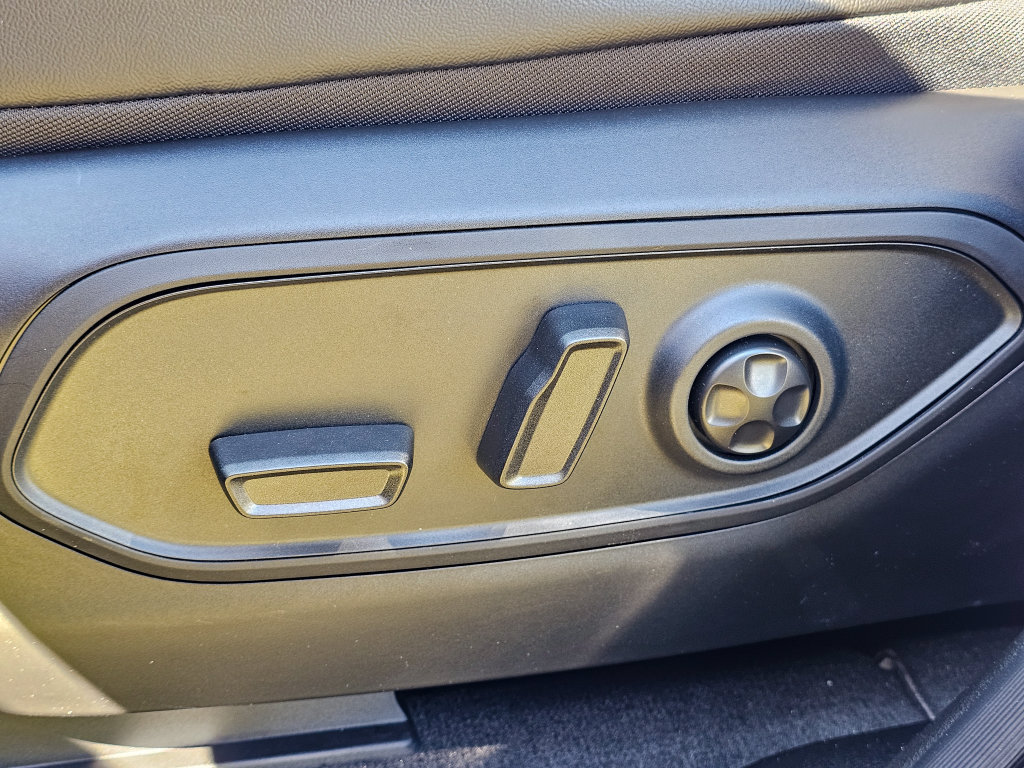New 2026 Jeep Grand Cherokee Limited w/ Luxury Tech Group II AWD/4WD image 16