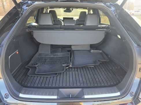 Used 2023 Toyota Venza Limited image 12