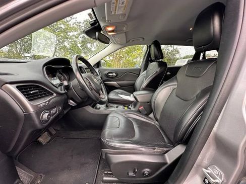 Used 2021 Jeep Cherokee Latitude Lux w/ Comfort/Convenience Group AWD/4WD image 25