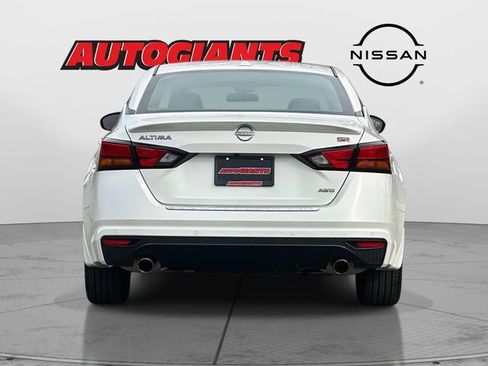 Used 2023 Nissan Altima 2.5 SR w/ SR Premium Package image 4