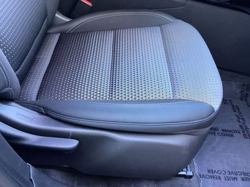 Used 2025 Chevrolet Trax LT image 18