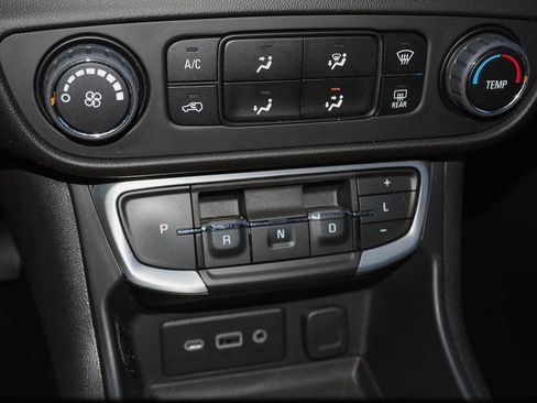 Used 2023 GMC Terrain SLE image 14