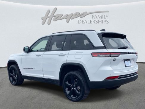 Certified 2025 Jeep Grand Cherokee Altitude image 7