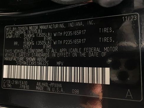 Used 2024 Toyota Sienna XLE image 27