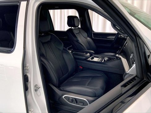 Used 2022 Jeep Wagoneer Series III w/ Flexible Seating Group RWD image 6