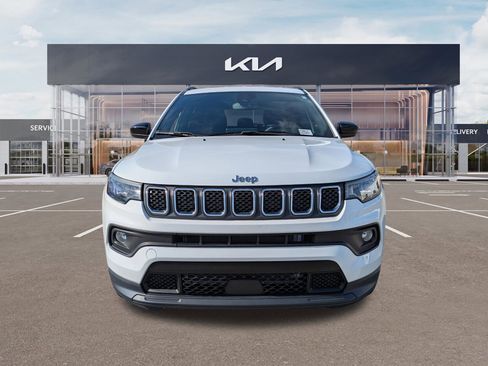 Used 2024 Jeep Compass Latitude image 7