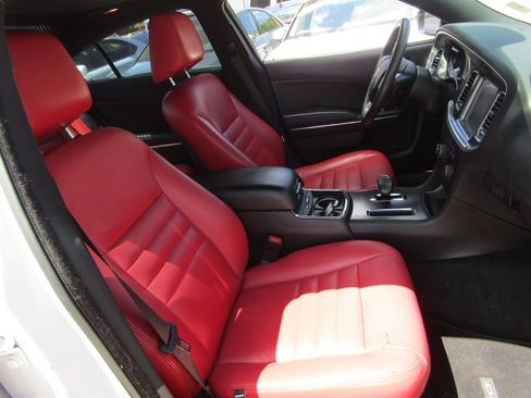 Used 2014 Dodge Charger SXT RWD image 5