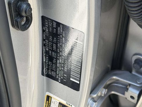 Certified 2024 Hyundai Venue SEL FWD image 19