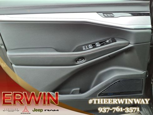 Used 2024 Jeep Wagoneer Launch Edition image 10