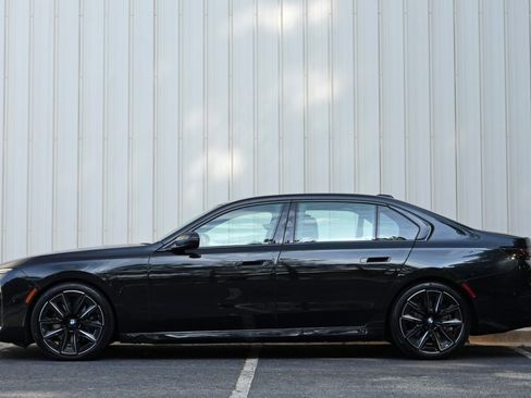 Used 2026 BMW 740i RWD image 9
