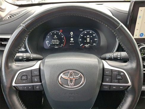 Used 2023 Toyota Highlander Platinum image 20