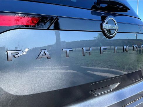 New 2026 Nissan Pathfinder SL image 15