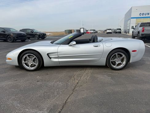 Used 2002 Chevrolet Corvette Convertible w/ Preferred Equipment Group1 image 2
