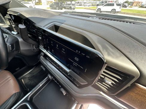 Used 2025 Chevrolet Silverado 3500 High Country AWD/4WD image 20