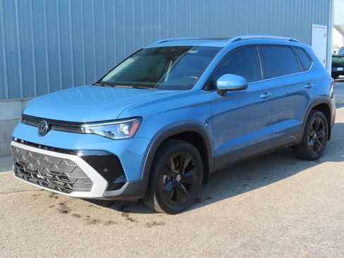 Used 2025 Volkswagen Taos SE FWD image 7