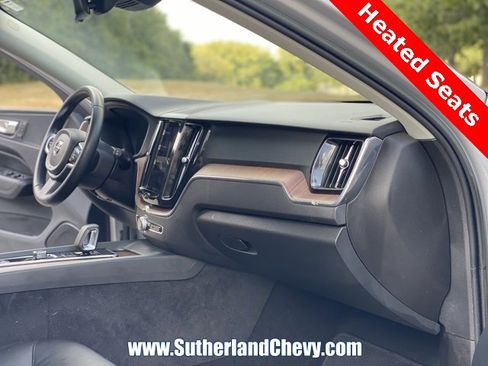 Used 2023 Volvo XC60 T8 Plus image 19