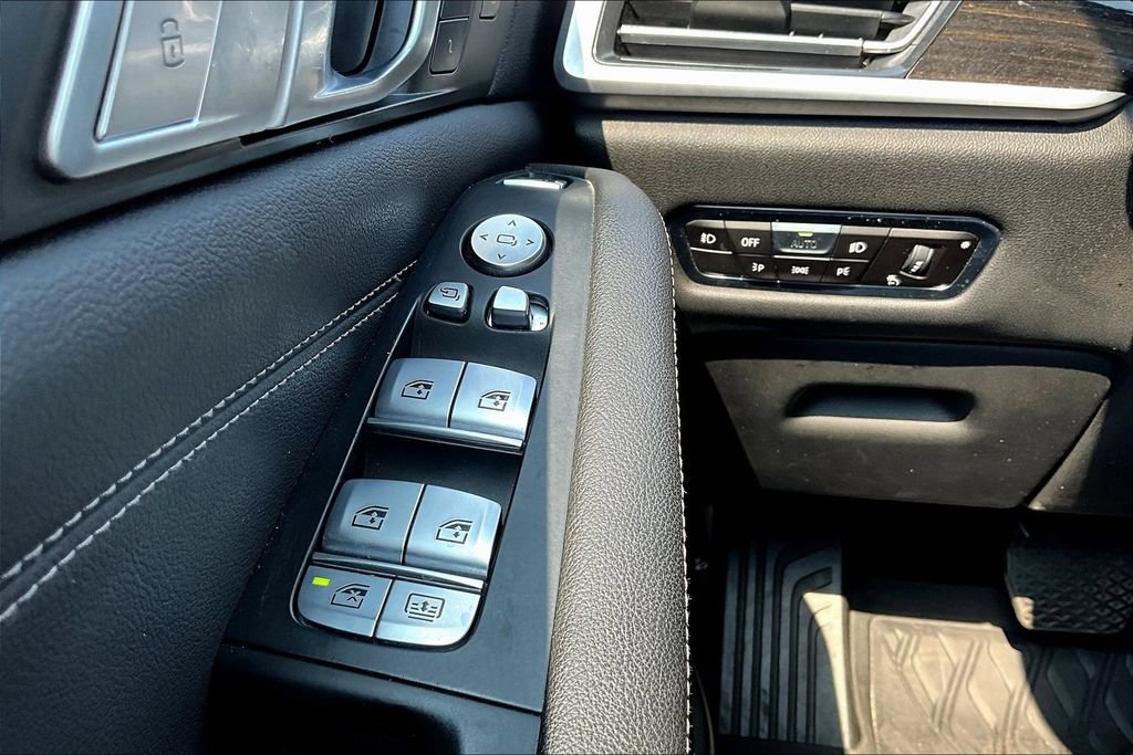 Used 2021 BMW X7 xDrive40i w/ Premium Package 2 AWD/4WD image 16