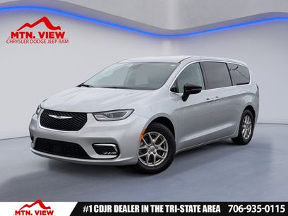 Used 2024 Chrysler Pacifica Touring-L