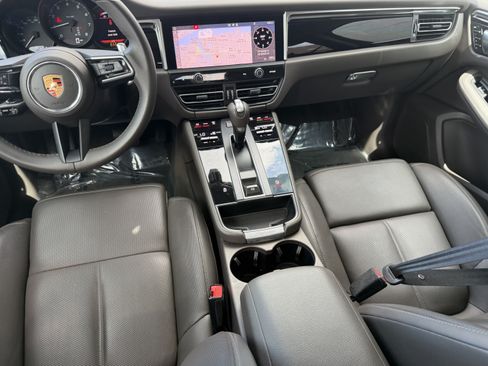 Certified 2023 Porsche Macan AWD/4WD image 19