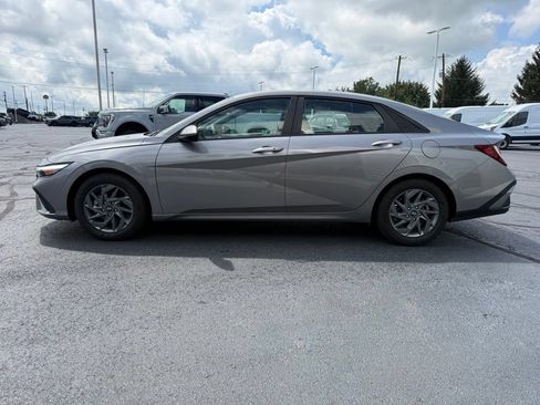 Used 2024 Hyundai Elantra SEL FWD image 9