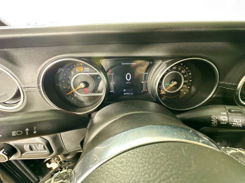 Used 2020 Jeep Wrangler Unlimited Sahara image 15