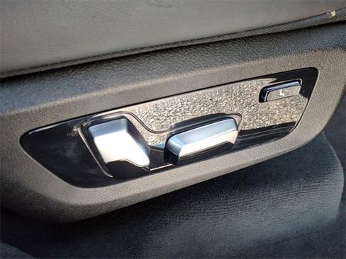 Used 2019 BMW X7 xDrive50i w/ Dynamic Handling Package image 9